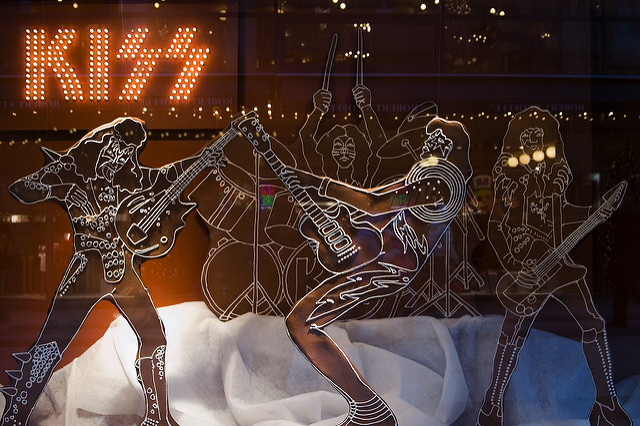 Glam rockers KISS search for US unsigned bands